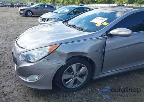 2011 Hyundai Sonata Hybrid from USA, damaged, VIN KMHEC4A4XBA016883